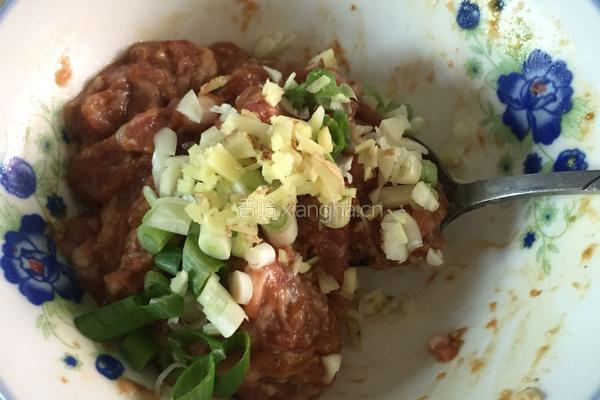 青椒闷肉罐的做法图解3