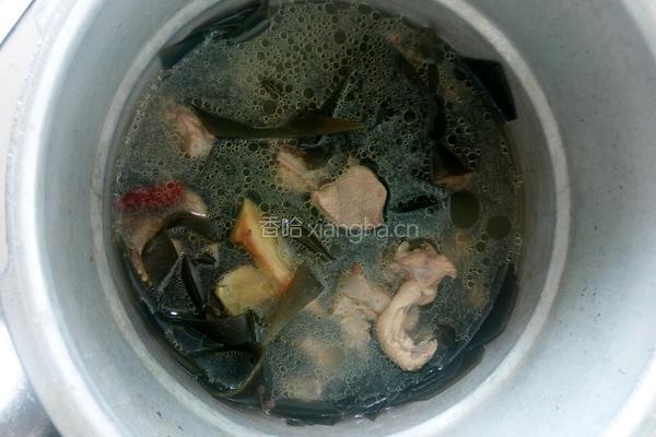 酸菜老鸭汤的做法图解4