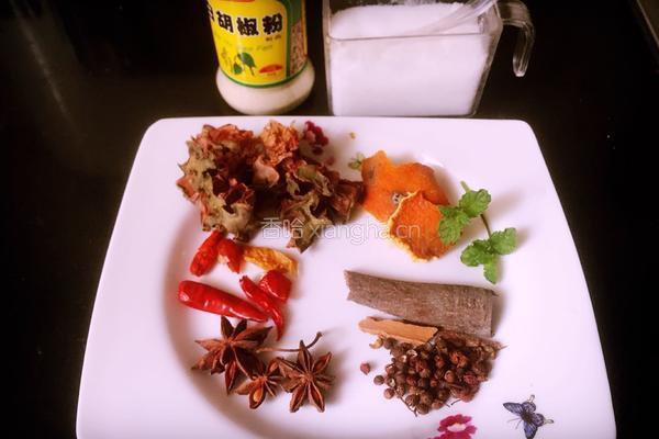 水煮五香花生的做法图解1