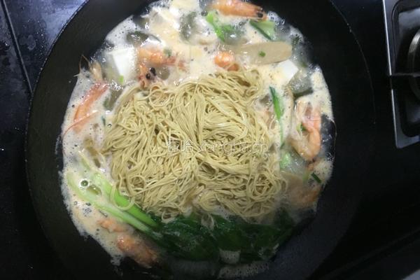 鲜虾虾子面的做法图解8