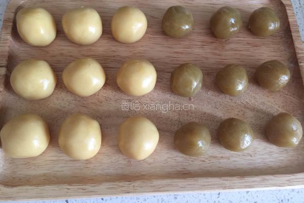莲蓉蛋黄月饼的做法图解12