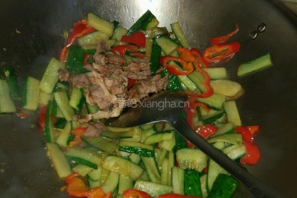 黄瓜炒瘦肉的做法图解7