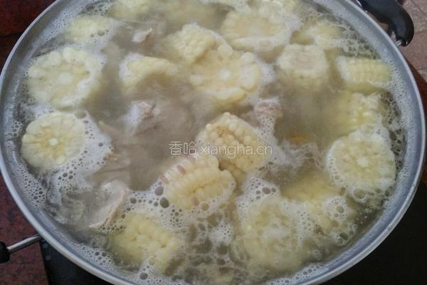 玉米排骨汤的做法图解5
