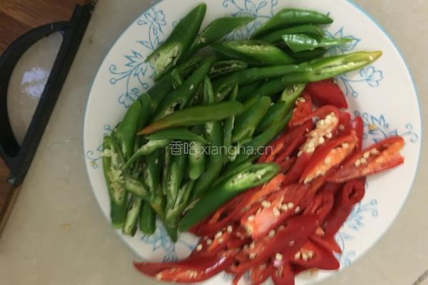 双椒炒泥鳅的做法图解3