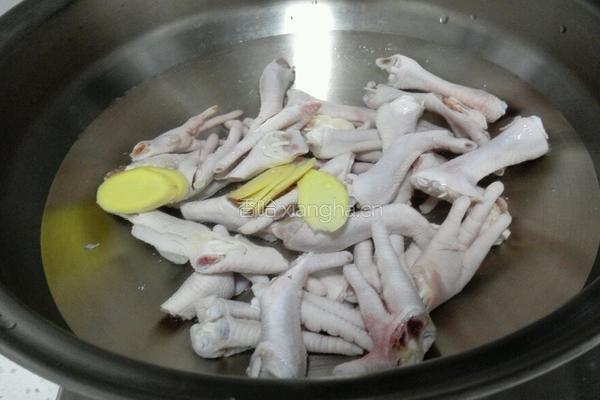 泡椒凤爪的做法图解3