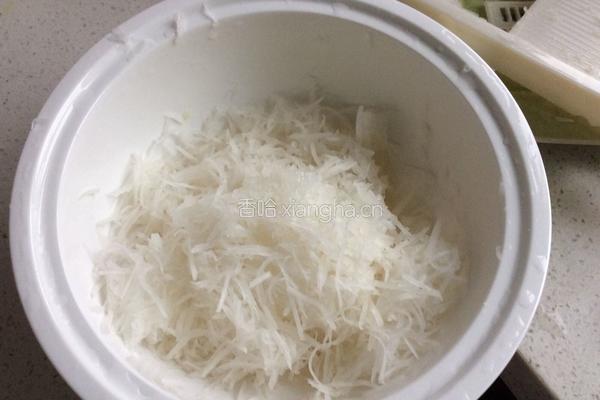 韭菜白萝卜素水饺的做法图解2