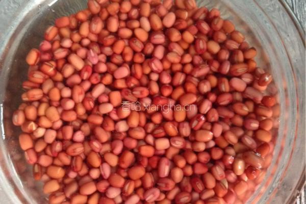 红豆牛奶西米露的做法图解1