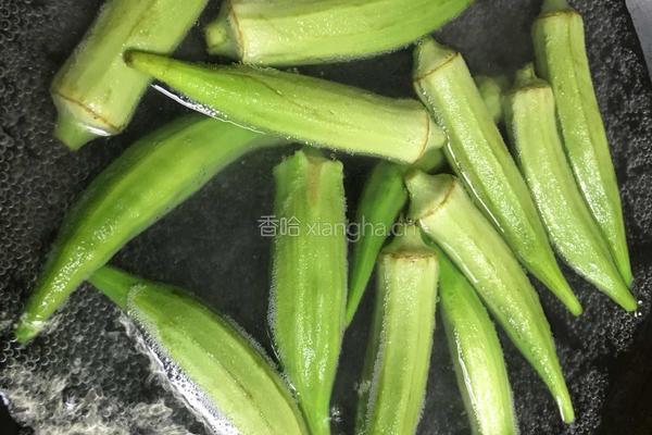 秋葵炒鸡蛋的做法图解2