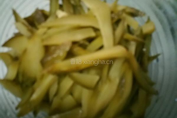 酸黄瓜炒火腿的做法图解2