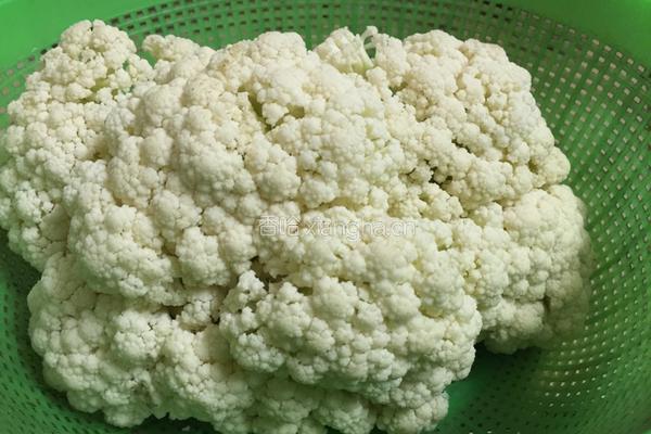 清炒花菜的做法图解1