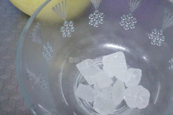 冰糖雪梨的做法图解1