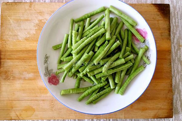 茄子豆角的做法图解2
