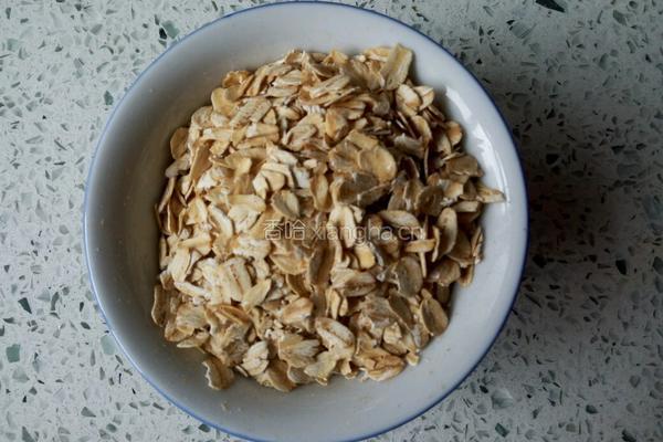 牛奶燕麦片的做法图解2