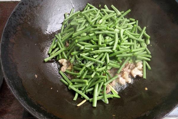 豇豆炒肉的做法图解4