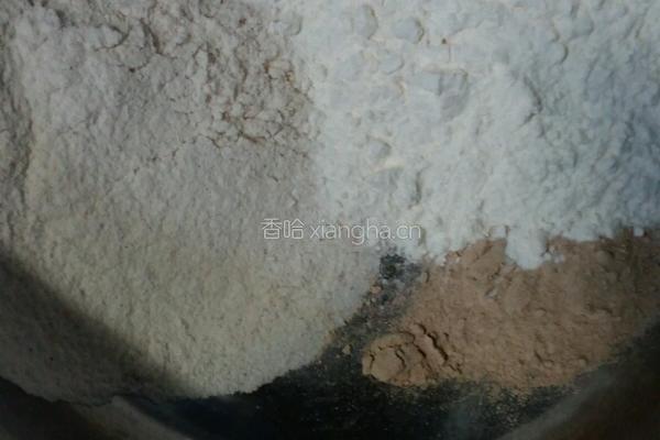 玉米面馒头的做法图解1