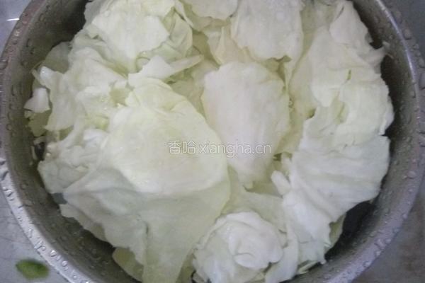炝炒圆白菜的做法图解3