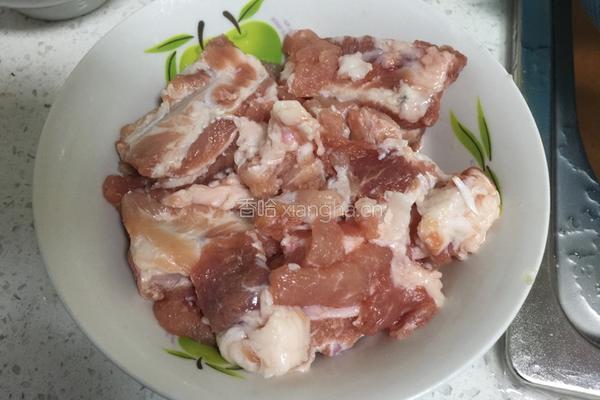 土豆排骨的做法图解1