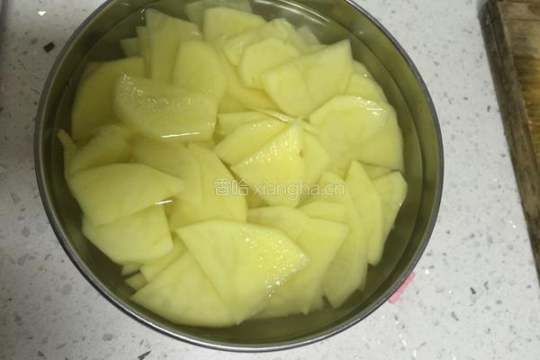 土豆排骨的做法图解2