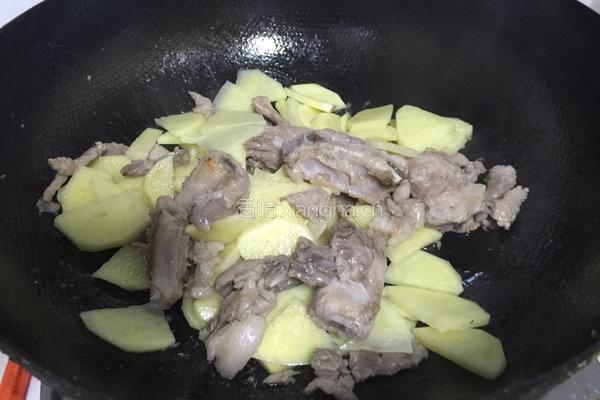 土豆排骨的做法图解6