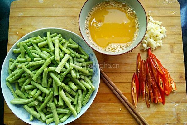 鸡蛋炒豆角的做法图解2