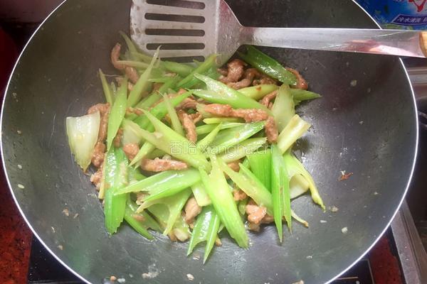 西芹炒肉的做法图解8