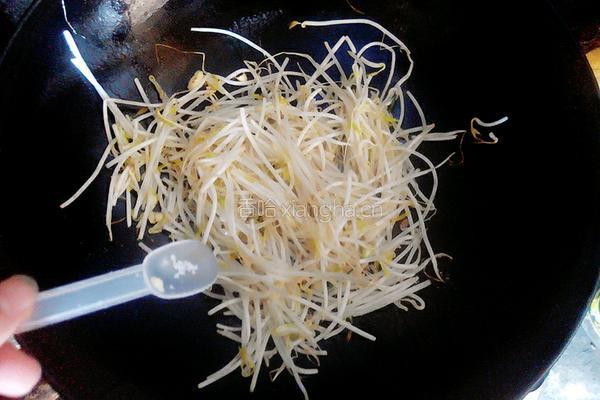 炒绿豆芽的做法图解3