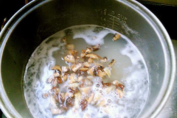 香菇粥的做法图解4