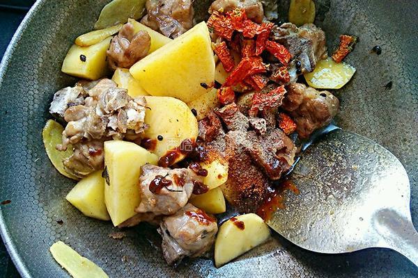 红烧排骨土豆的做法图解7