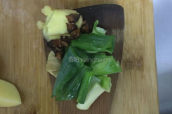 牛肉炖土豆的做法图解2