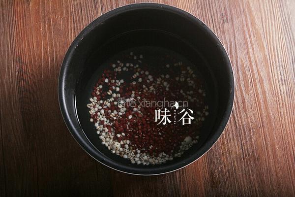 紅豆薏米粥的做法图解3