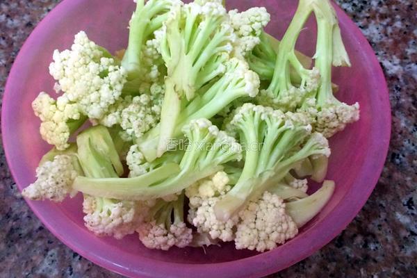 干煸花菜的做法图解1