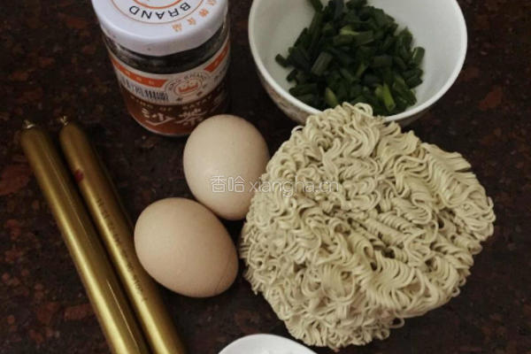 鸡蛋炒面的做法图解1