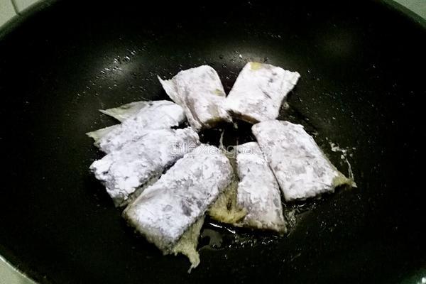 干煎带鱼的做法图解5