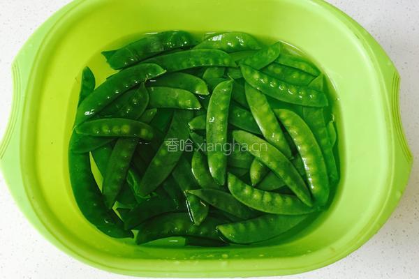 荷兰豆炒肉的做法图解1