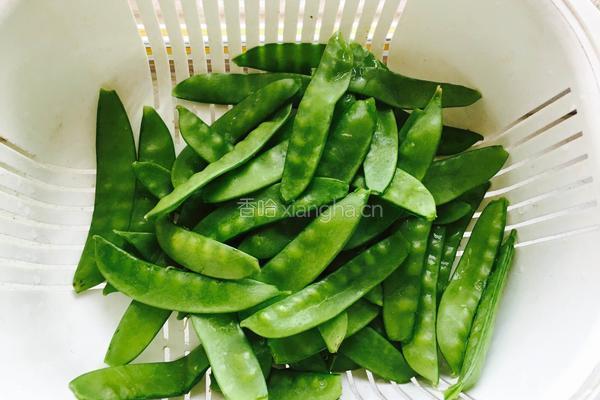 荷兰豆炒肉的做法图解2