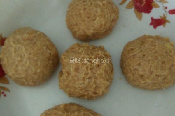 红烧狮子头的做法图解1