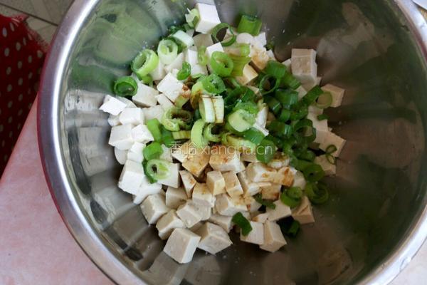 小葱拌豆腐的做法图解3