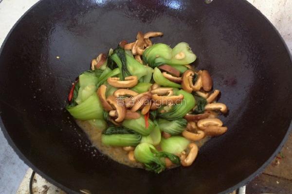 香菇炒青菜的做法图解6