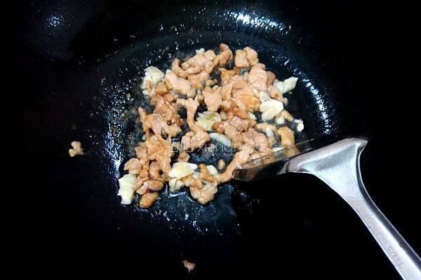 丝瓜炒肉的做法图解4