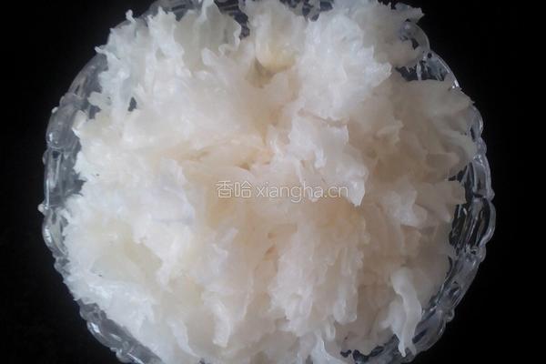 红枣银耳莲子汤的做法图解1