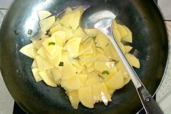 青椒炒土豆片的做法图解5