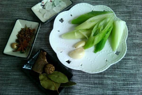 土豆烧五花肉的做法图解1