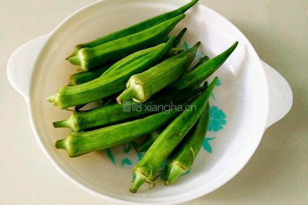 红椒炒秋葵的做法图解1