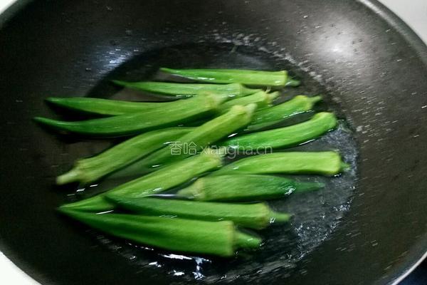 红椒炒秋葵的做法图解4