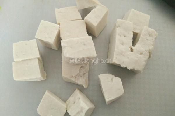 皮蛋拌豆腐的做法图解2