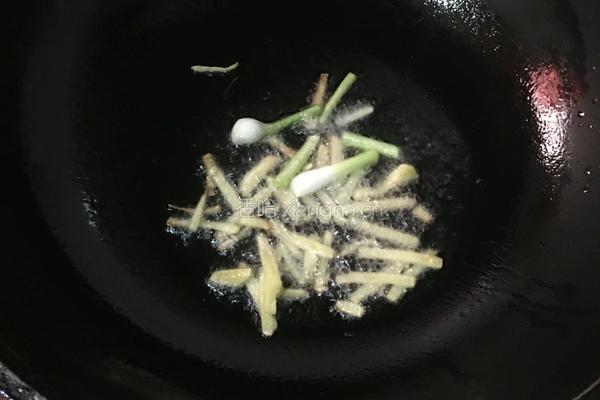 姜葱炒蛏子的做法图解4