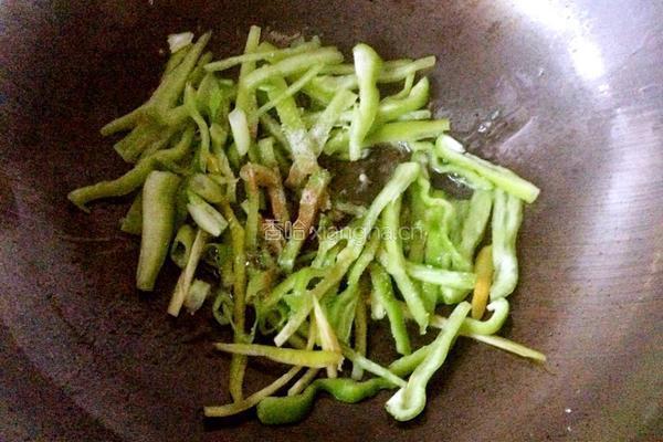 尖椒炒鸡蛋的做法图解6