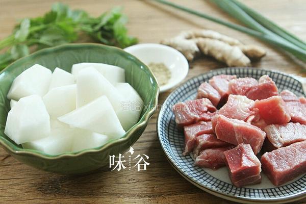 清炖牛肉萝卜汤的做法图解1