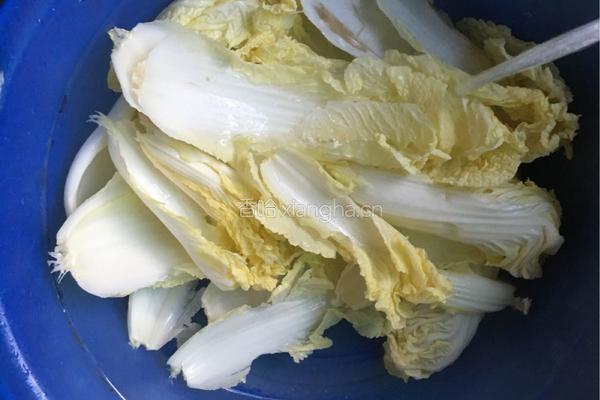 醋溜娃娃菜的做法图解2
