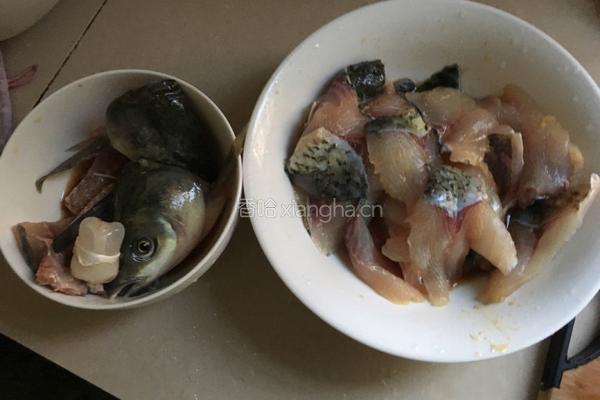 酸菜片片鱼的做法图解2